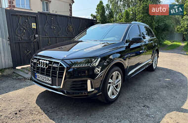 Внедорожник / Кроссовер Audi Q7 2021 в 