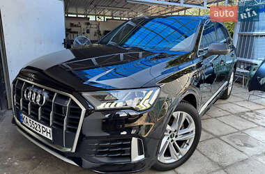 Внедорожник / Кроссовер Audi Q7 2021 в 