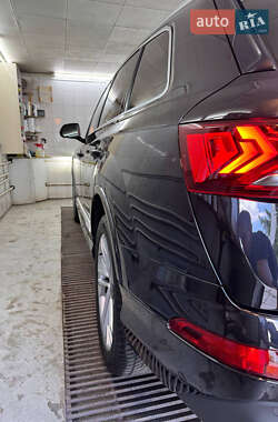 Внедорожник / Кроссовер Audi Q7 2021 в 