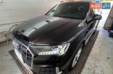 Внедорожник / Кроссовер Audi Q7 2021 в 