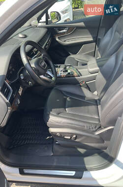 Внедорожник / Кроссовер Audi Q7 2016 в 