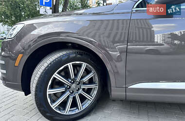 Внедорожник / Кроссовер Audi Q7 2019 в 