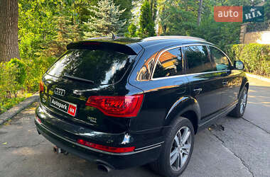 Позашляховик / Кросовер Audi Q7 2015 в 