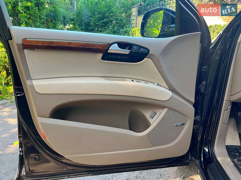 Внедорожник / Кроссовер Audi Q7 2015 в Киеве