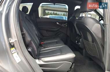 Внедорожник / Кроссовер Audi Q7 2016 в 