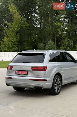 Внедорожник / Кроссовер Audi Q7 2017 в 
