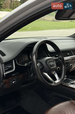 Внедорожник / Кроссовер Audi Q7 2017 в 
