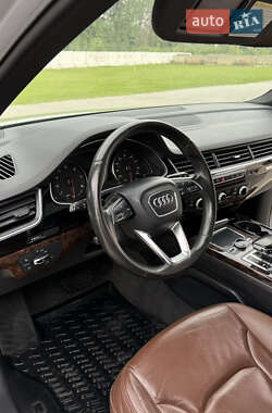 Внедорожник / Кроссовер Audi Q7 2017 в 