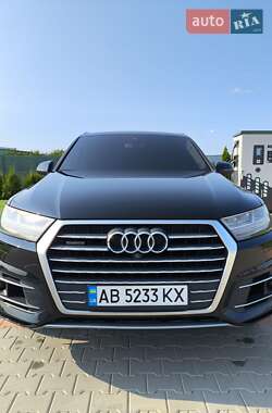 Внедорожник / Кроссовер Audi Q7 2015 в 