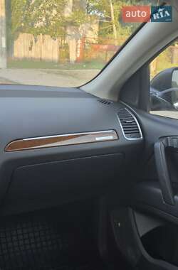 Позашляховик / Кросовер Audi Q7 2011 в 