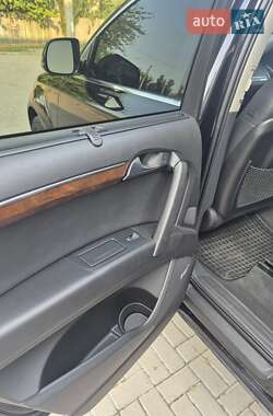 Позашляховик / Кросовер Audi Q7 2011 в 