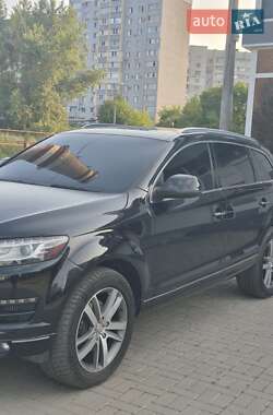 Позашляховик / Кросовер Audi Q7 2011 в 