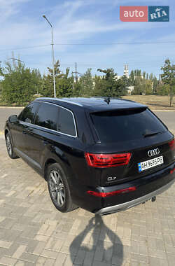 Внедорожник / Кроссовер Audi Q7 2017 в 