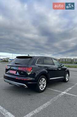 Позашляховик / Кросовер Audi Q7 2016 в 