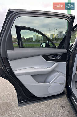 Позашляховик / Кросовер Audi Q7 2016 в 