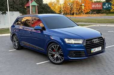 Внедорожник / Кроссовер Audi Q7 2016 в 