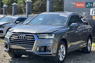 Внедорожник / Кроссовер Audi Q7 2017 в 