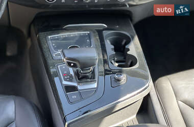 Внедорожник / Кроссовер Audi Q7 2017 в 