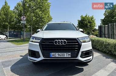 Внедорожник / Кроссовер Audi Q7 2017 в 