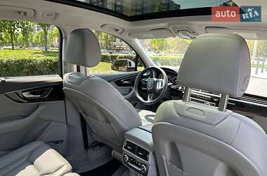 Внедорожник / Кроссовер Audi Q7 2017 в 