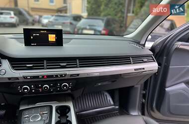 Внедорожник / Кроссовер Audi Q7 2016 в 
