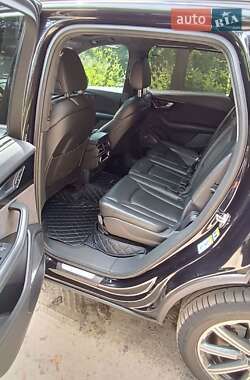 Внедорожник / Кроссовер Audi Q7 2016 в 