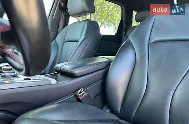 Внедорожник / Кроссовер Audi Q7 2015 в 