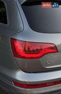 Внедорожник / Кроссовер Audi Q7 2014 в 