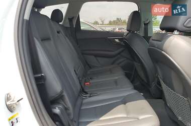 Позашляховик / Кросовер Audi Q7 2023 в 
