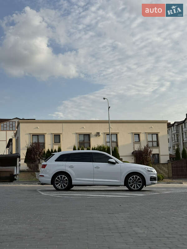 Внедорожник / Кроссовер Audi Q7 2016 в Ровно
