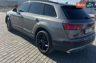 Позашляховик / Кросовер Audi Q7 2016 в 