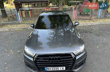 Позашляховик / Кросовер Audi Q7 2016 в 