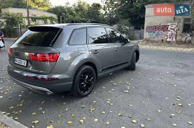 Позашляховик / Кросовер Audi Q7 2016 в 