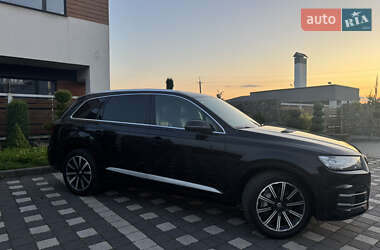 Внедорожник / Кроссовер Audi Q7 2017 в 