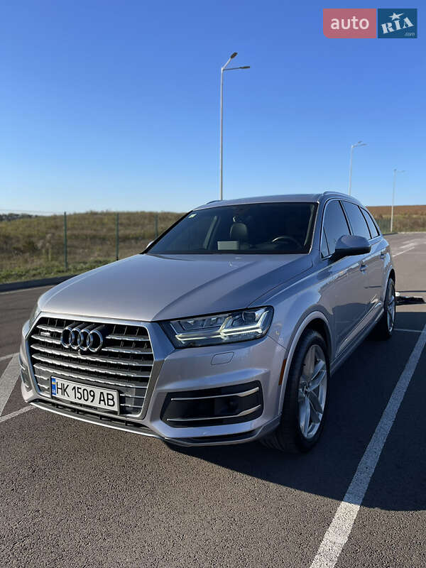 Позашляховик / Кросовер Audi Q7 2018 в Рівному