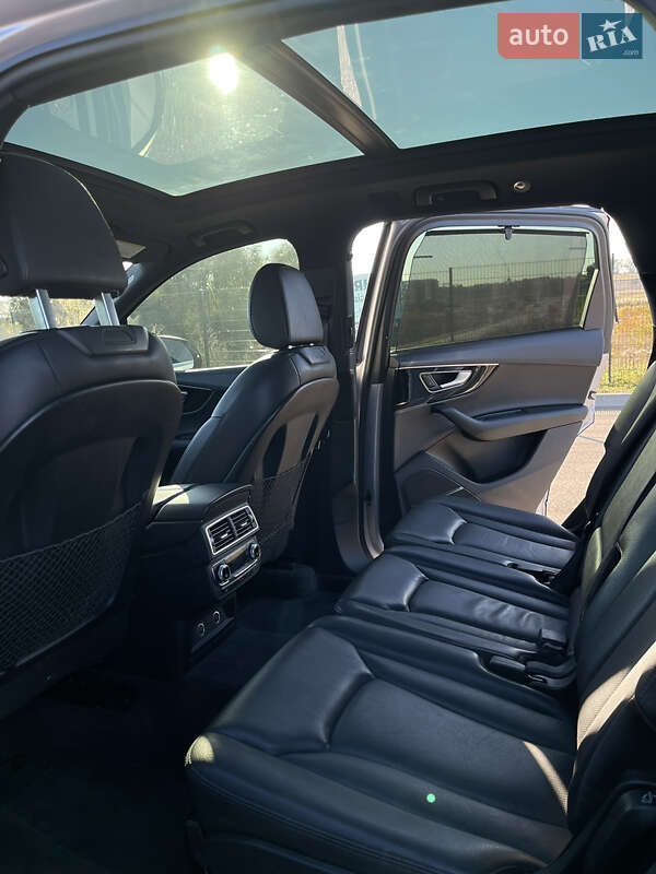 Позашляховик / Кросовер Audi Q7 2018 в Рівному