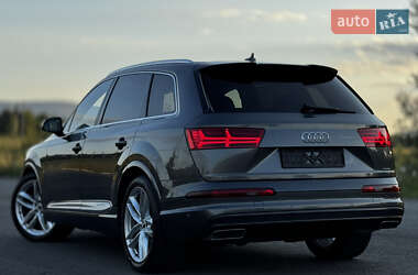 Внедорожник / Кроссовер Audi Q7 2017 в 