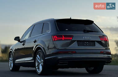 Внедорожник / Кроссовер Audi Q7 2017 в 