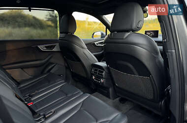 Внедорожник / Кроссовер Audi Q7 2017 в 