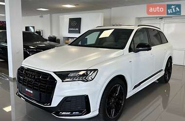 Позашляховик / Кросовер Audi Q7 2023 в 