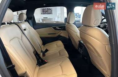 Позашляховик / Кросовер Audi Q7 2023 в 