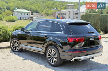 Внедорожник / Кроссовер Audi Q7 2016 в 