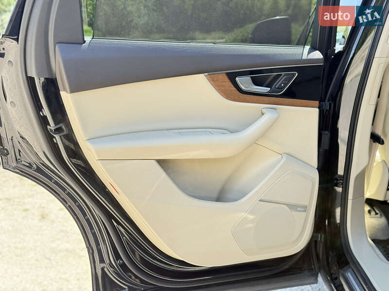 Внедорожник / Кроссовер Audi Q7 2016 в Днепре