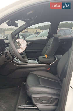 Внедорожник / Кроссовер Audi Q7 2021 в 