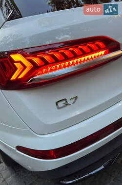 Внедорожник / Кроссовер Audi Q7 2019 в 