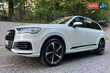 Внедорожник / Кроссовер Audi Q7 2019 в 