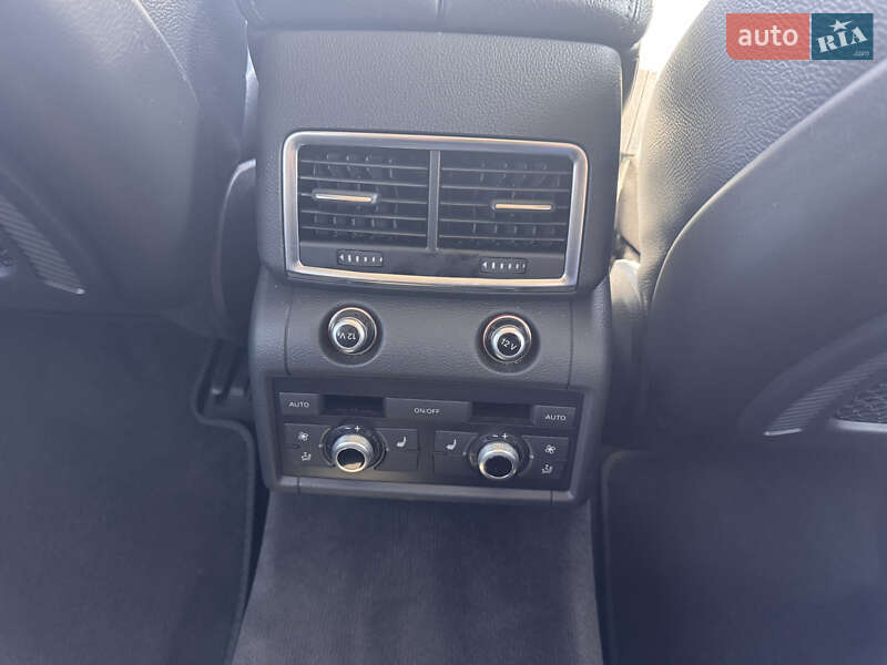Позашляховик / Кросовер Audi Q7 2012 в Києві