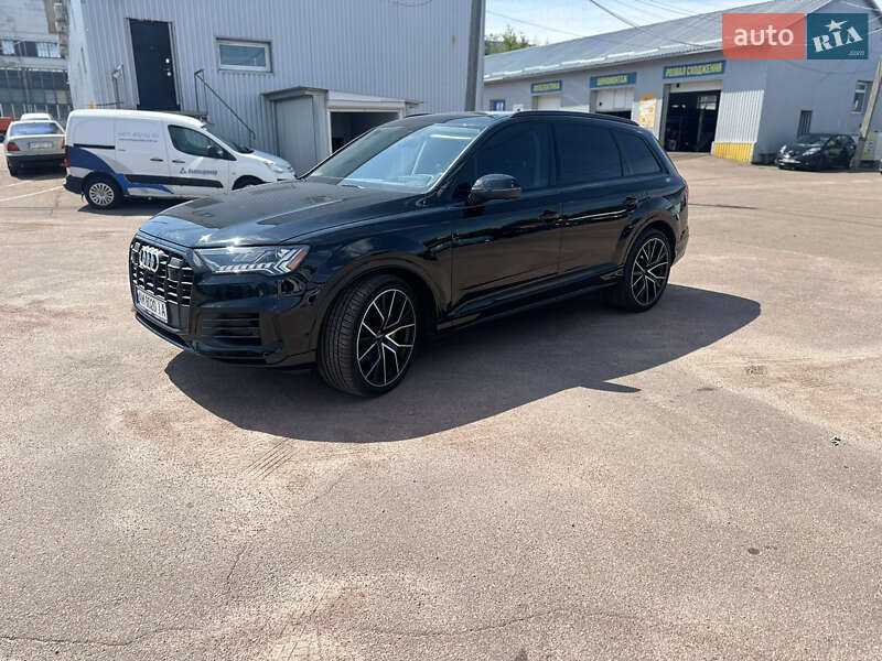 Внедорожник / Кроссовер Audi Q7 2020 в 