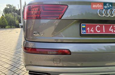 Внедорожник / Кроссовер Audi Q7 2017 в 