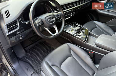 Внедорожник / Кроссовер Audi Q7 2017 в 